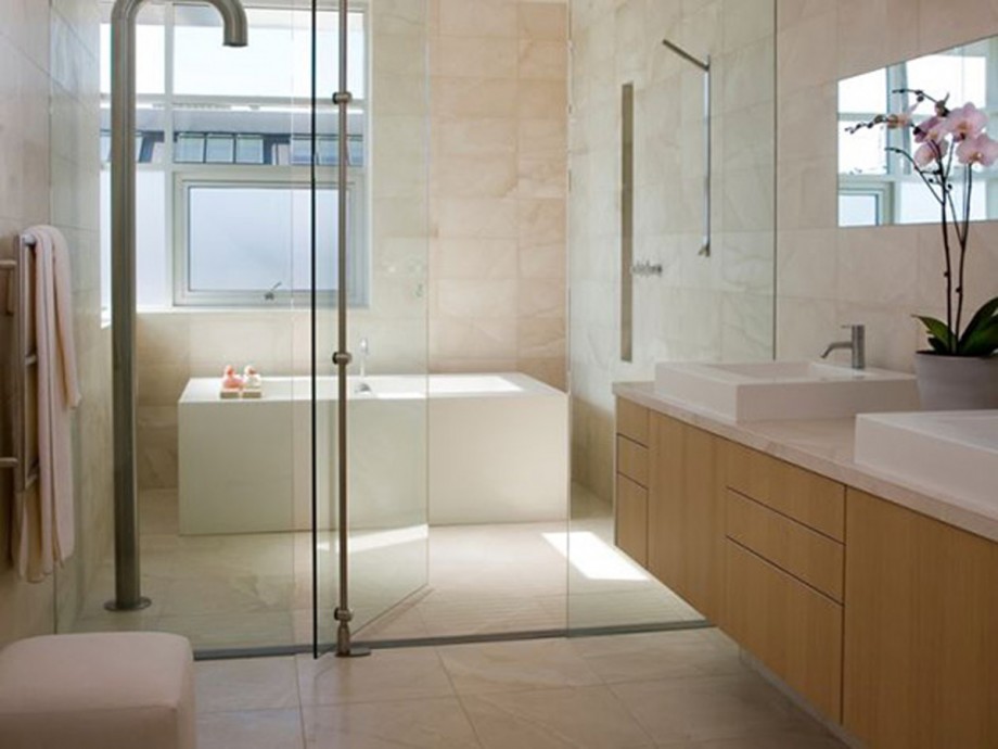 cozy-spacious-bathroom-decorating
